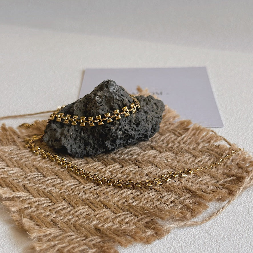The Auri & Bos Necklace Set